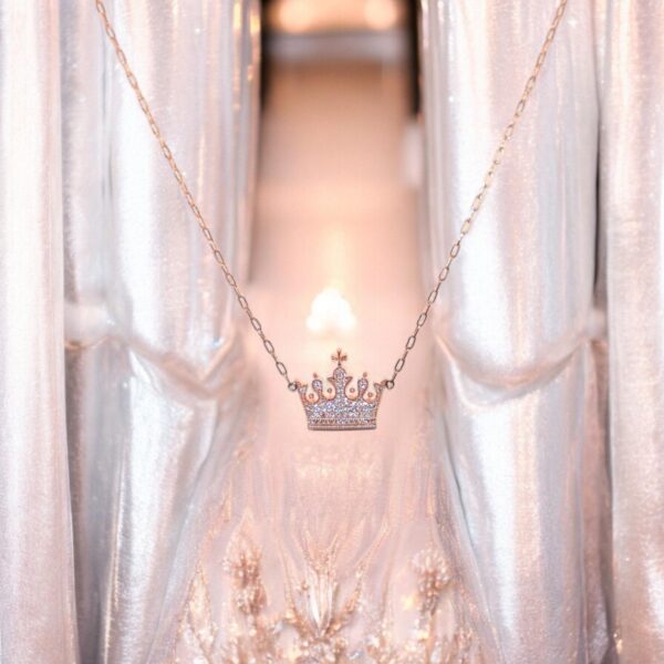 Flat crown pendant