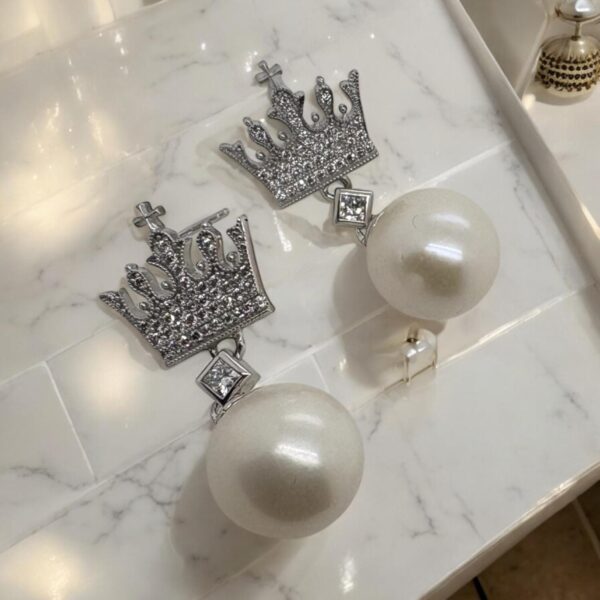 White Gold Flat Crown Earrings - Image 3