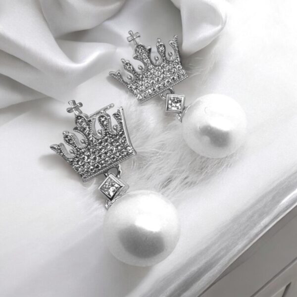 White Gold Flat Crown Earrings - Image 5