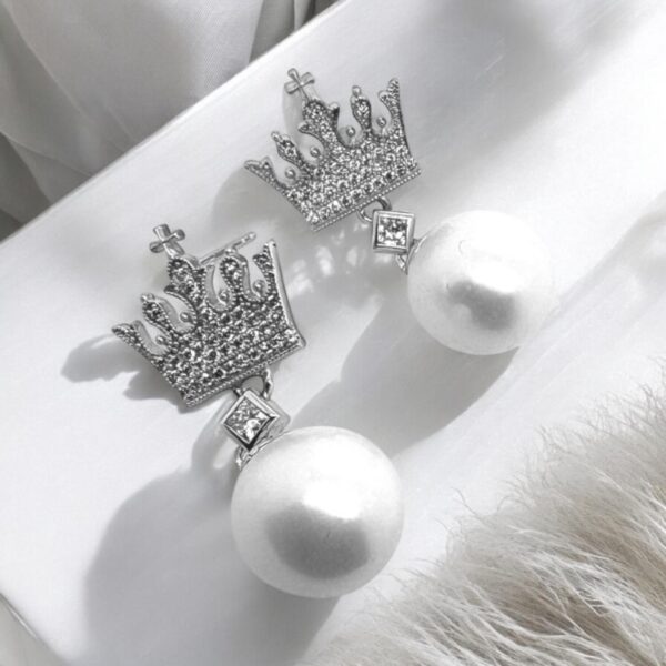 4k white gold lab grown Flat crown dangle pearl earrings